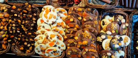 Czekolady i cukierki na bazarze La Boquería