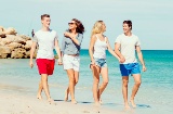 Un groupe d’amis sur une plage