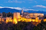 Панорамный вид на Альгамбру на рассвете, Гранада (Андалусия).
