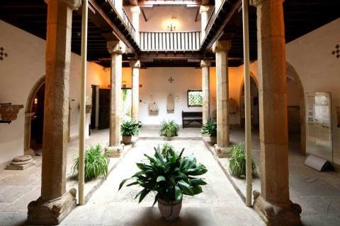 ムデハル様式の家にあるウベダ考古学博物館。ウベダ（ハエン県）