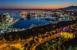 Veduta notturna del porto di Malaga