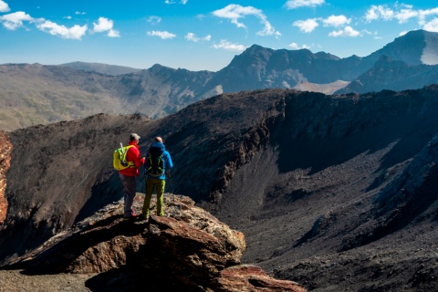 Des randonneurs dans les montagnes de Sierra Nevada à Grenade, Andalousie