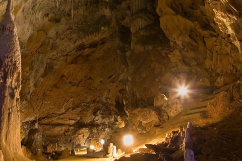ティト・ブスティージョ洞窟。