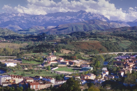 Imagem panorâmica de Arriondas (Astúrias)