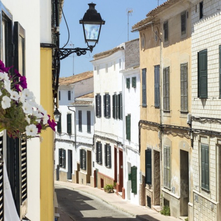 Calle de Alaior (Menorca, Balearen)