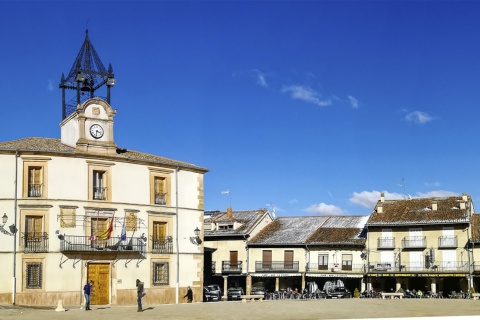 Главная площадь и мэрия в Риасе (Сеговия, Кастилия-и-Леон).