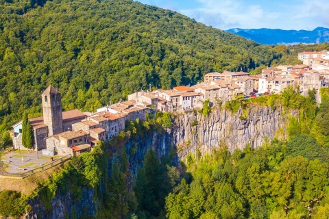 Luftaufnahme von Castellfollit de la Roca. Girona
