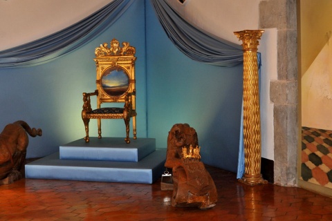 Salle Escuts dans le château Gala Dalí de Púbol