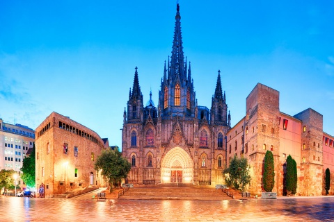 Façade de la cathédrale Santa Eulalia de Barcelone