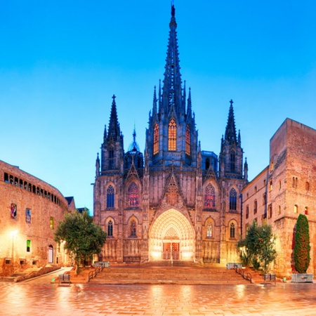 Fachada de la Catedral de Santa Eulalia en Barcelona