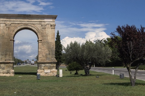 El arco de Bará, en Roda de Berà (Tarragona, Cataluña)