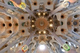 Particolare dell’interno della Sagrada Familia