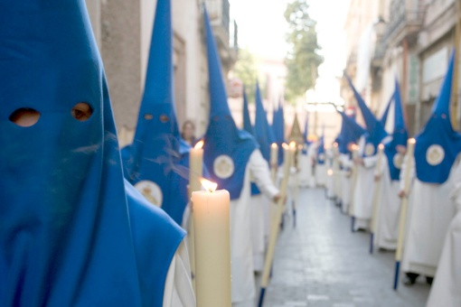 Nazarenos en la Semana Santa de Almería