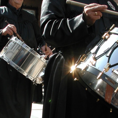 Барабаны во время празднования Пасхи в Ихаре, Теруэль (Арагон)
