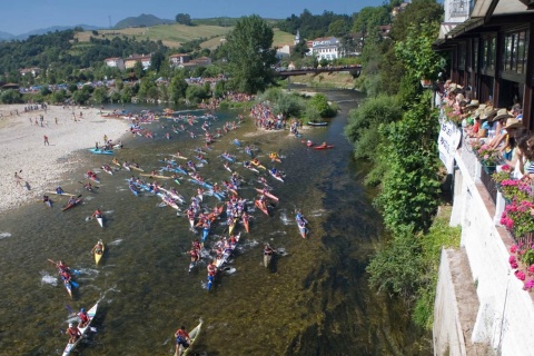 Festa delle Canoe. Discesa Internazionale del fiume Sella