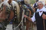 聖水を運ぶサン・マジ水運び隊の一部カタルーニャ州タラゴナ市のサン・マジ祭り