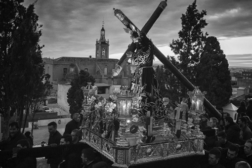 Die Prozession „Aufstieg zum Kalvarienberg“ mit dem Abbild des Jesus, Karwoche in Sagunto (Valencia)