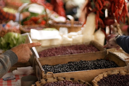ゲルニカ＝ルモで開催される「最終月曜日市場」（バスク州ビスカヤ県）