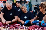 Cortadores de pulpo en la Fiesta del Pulpo, en O Carballiño (Ourense)