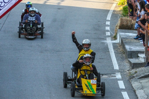 Ankunft am Ziel von mehreren Teilnehmern des Gran Prix de Carrilanas in Esteiro, A Coruña.
