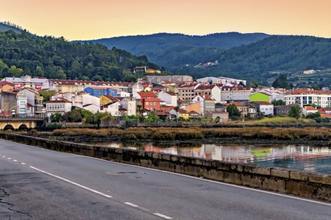 Panoramablick auf Noia (A Coruña, Galicien)