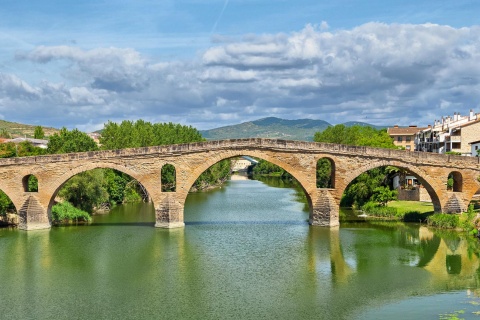 Roman bridge over the River Arga in Puente La Reina. Navarre