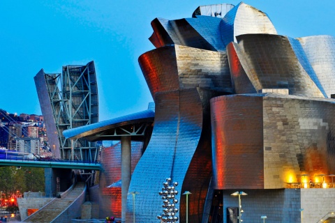 Vue extérieure du musée Guggenheim de Bilbao