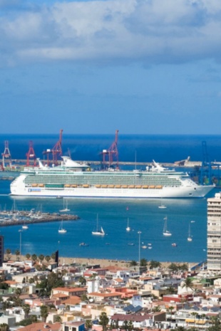 Statek wycieczkowy w porcie w Las Palmas
