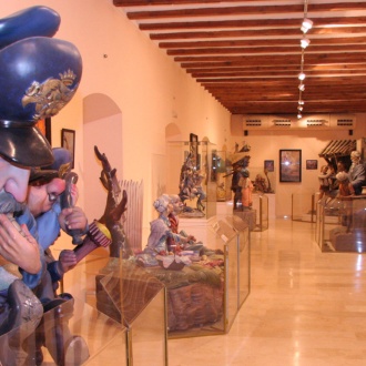 Sala del primer piso del Museo Fallero