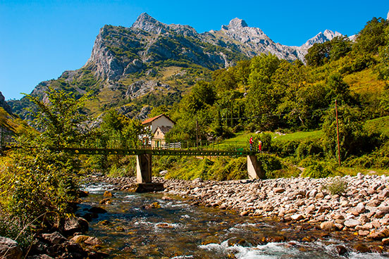 The river Cares going through Posada de Valdeón. Picos de Europa, Asturias
