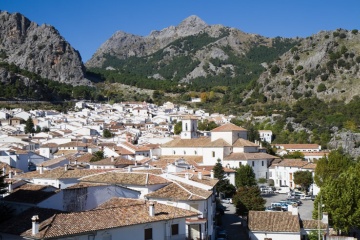 Панорамный вид на Грасалему в провинции Кадис (Андалусия).