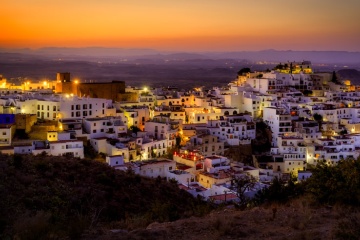 Nachtansicht von Mojácar, Almería (Andalusien)