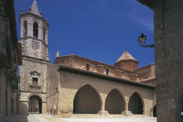 Plaza de Cristo Rey in Cantavieja (Teruel, Aragonien)