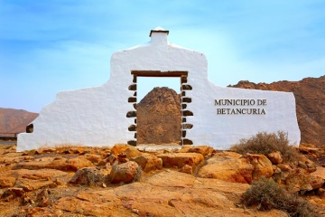 Monumento de bienvenida a Betancuria (Fuerteventura, Islas Canarias)