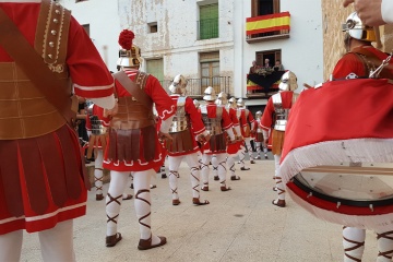 Барабаны во время Пасхи в Альбалате-дель-Арсобиспо (Теруэль, Арагон)