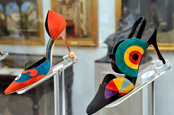 Sapatos criados por Manolo Blahnik