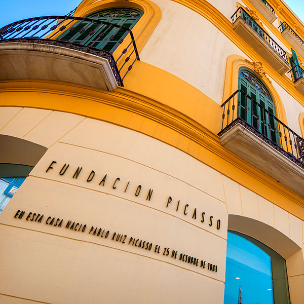 Фасад здания Фонда Пикассо в Малаге