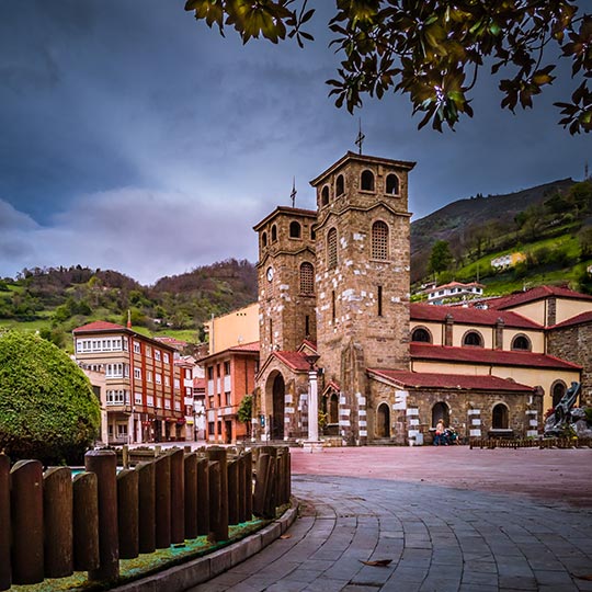  Moreda de Aller, a town through which the route of the Aller River runs in Asturias