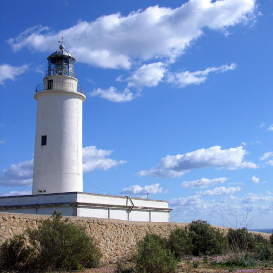 フォルメンテーラ島エル・ピラール・デ・ラ・モラ村のラ・モラ灯台