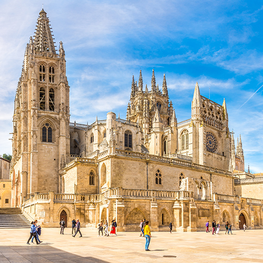 Blick auf die gotische Kathedrale Santa María in Burgos