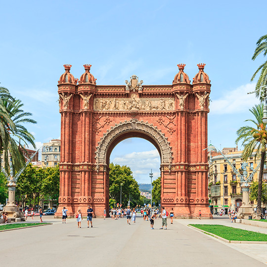 Триумфальная арка на бульваре Сант-Жоан в Барселоне