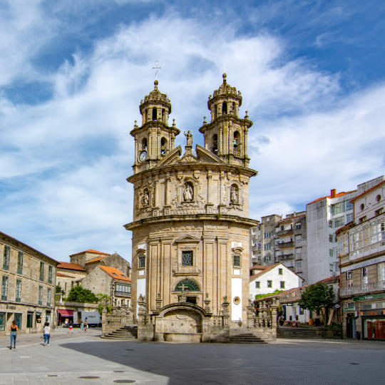 ガリシアのエレリア広場にあるビルヘン・ペレグリナ・デ・ポンテベドラ教会。