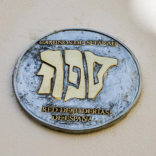 Znak rozpoznawczy sieci dzielnic żydowskich w Hiszpanii