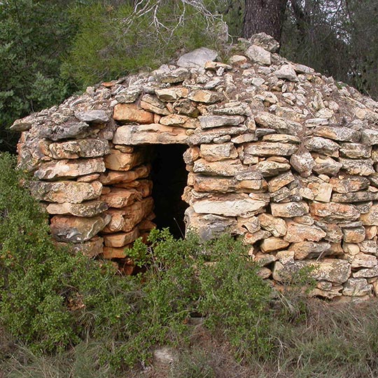 Cuco – tradycyjna konstrukcja z suchego kamienia w gminie Enguera. Walencja