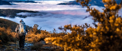 Pielgrzym wędrujący po górach w Asturii