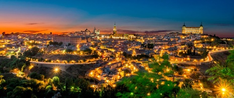 Toledo o zachodzie słońca w Kastylii-La Mancha