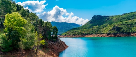 Vue du lac de Tranco à Jaén, Andalousie