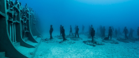 Crossing the Rubicon. Sculpture by Jason deCaires Taylor