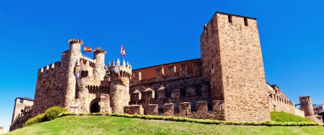 レオン県エル・ビエルソのポンフェラーダに建つテンプル騎士団の城