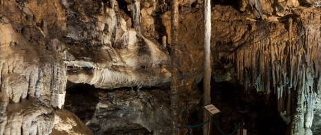 セゴビア県にあるエネブラレホス洞窟